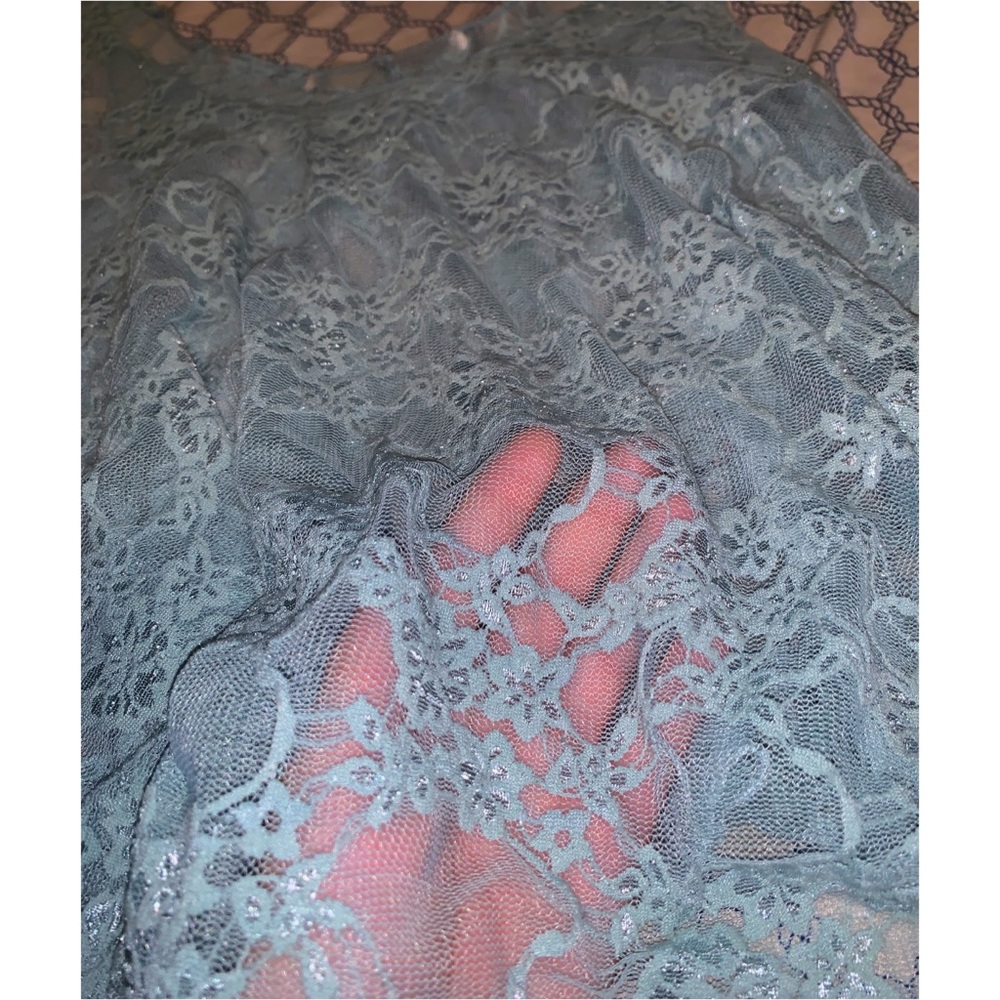 🌺 .•SALE•. Forever 21 gray lace tank top